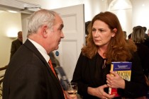 Nicolae Ratiu chatting to a member of the audience