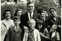Emilienne, Sally Brass, Ion Ratiu, Elisabeth Ratiu, Mia Prodan , <i>(lower row)</i> Indrei Ratiu, Maria Bjornson, Nicolae Ratiu, 1955